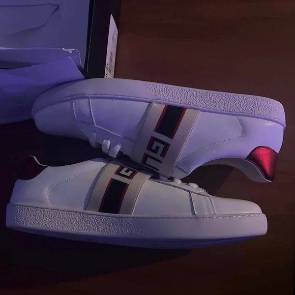Designer Shoes . Only worn twice Man Buys Expensive Designer Shoes For His Girlfriend But She  main image 2